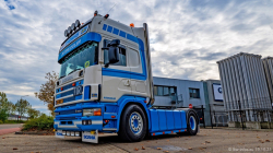 20251019-Tom-Holding-00516